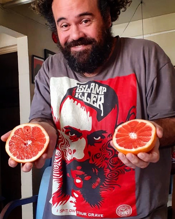 Carlinhos Carneiro, vocalista da Bidê ou Balde, mostra culinária gaúcha no Minha Receita: “Faço até lasanha de churrasco”
